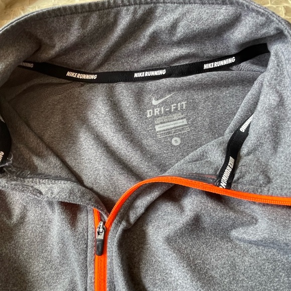 Women’s Nike Dri fit 1/4 length gray zip pullover long sleeve small - Picture 8 of 8